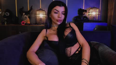Snapshot of mistresselenia chatting on December 9, 1:13 pm Elenia online show from December 9, 1:13 pm