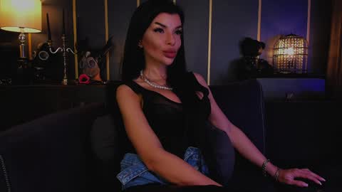 Snapshot of mistresselenia chatting on January 5, 10:21 am Elenia online show from January 5, 10:21 am