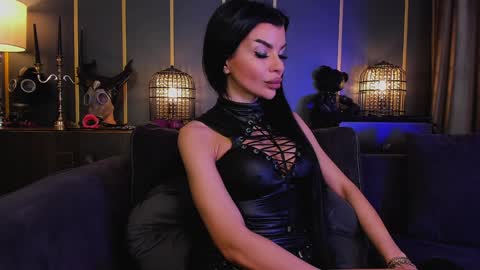 Snapshot of mistresselenia chatting on January 18, 9:45 am Elenia online show from January 18, 9:45 am