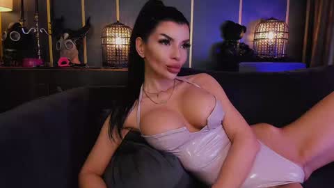 Snapshot of mistresselenia chatting on January 30, 11:33 am Elenia online show from January 30, 11:33 am