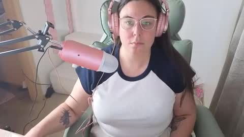 Snapshot of mistressleahbrooks chatting on September 19, 1:51 am mistressleahbrooks online show from September 19, 1:51 am