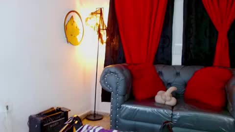 Snapshot of mistresslombana_666 chatting on April 20, 5:21 am Mistresslombana online show from April 20, 5:21 am