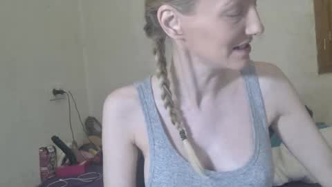 mistressmilly32 online show from February 6, 9:40 pm