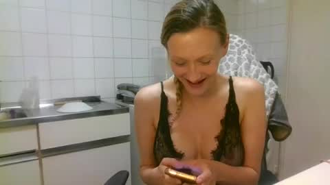 mistressmilly32 online show from June 12, 10:41 pm