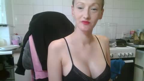 mistressmilly32 online show from June 27, 10:31 am