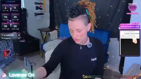 Snapshot of mistressquynnxo chatting on June 22, 8:17 pm Mistress Quynn online show from June 22, 8:17 pm