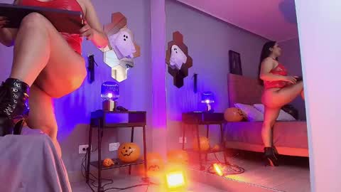 Snapshot of mistressscarlet_ls chatting on October 28, 1:36 pm Scarlet online show from October 28, 1:36 pm