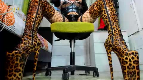 Tiffany online show from December 22, 8:33 am