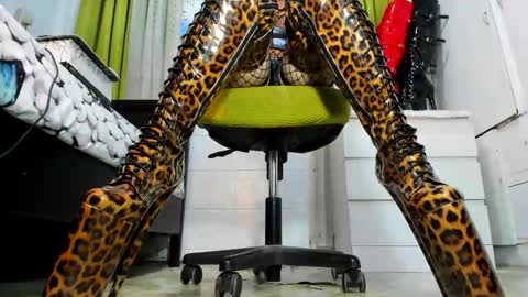 Tiffany online show from March 14, 10:15 pm