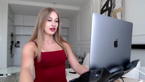 mistressuniverse online show from May 11, 8:42 am