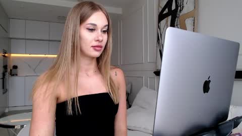 mistressuniverse online show from May 13, 11:18 am