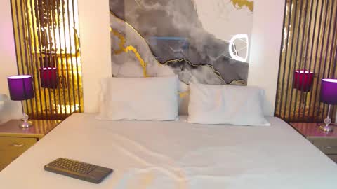 Snapshot of miticabrennet chatting on December 22, 4:26 pm Mtica Brennet online show from December 22, 4:26 pm