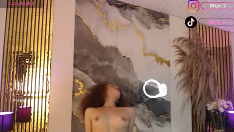 Snapshot of miticabrennet chatting on February 25, 5:17 am Mtica Brennet online show from February 25, 5:17 am