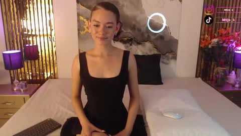 Snapshot of miticabrennet chatting on March 5, 5:25 am Mtica Brennet online show from March 5, 5:25 am