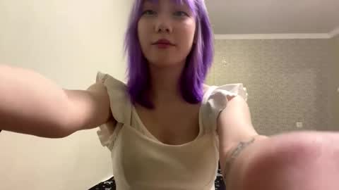 Snapshot of mitsuri_kim chatting on October 18, 1:56 pm Mila online show from October 18, 1:56 pm