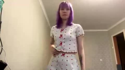 Snapshot of mitsuri_kim chatting on October 19, 8:59 am Mila online show from October 19, 8:59 am