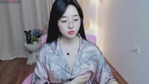 miu online show from December 19, 2:35 pm