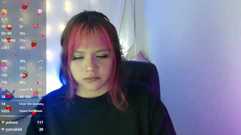 Snapshot of mixie_cute chatting on December 16, 12:37 am mixie_cute online show from December 16, 12:37 am