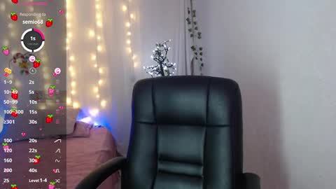 Snapshot of mixie_cute chatting on January 12, 9:29 pm mixie_cute online show from January 12, 9:29 pm