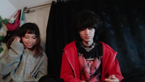 Snapshot of mixipeach chatting on April 5, 6:10 am Naomi and Nekorii online show from April 5, 6:10 am