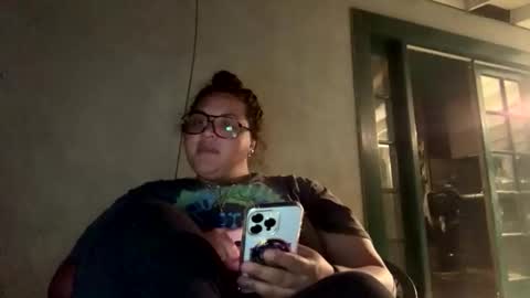 Snapshot of mixxedbeautymac chatting on April 5, 4:31 am Mimi Wilde online show from April 5, 4:31 am