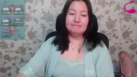 Snapshot of miya_asian_pinay555 chatting on January 21, 2:33 am Miya single mom online show from January 21, 2:33 am