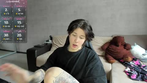 Snapshot of miya_chinen chatting on December 14, 9:07 am Miya online show from December 14, 9:07 am