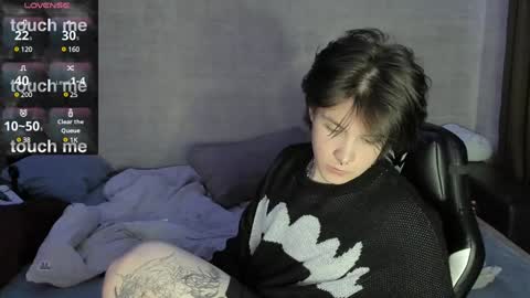 Snapshot of miya_chinen chatting on December 17, 9:27 pm Miya online show from December 17, 9:27 pm