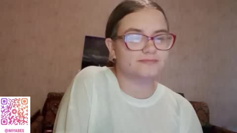 Snapshot of miyabe chatting on September 27, 5:45 am Milana online show from September 27, 5:45 am