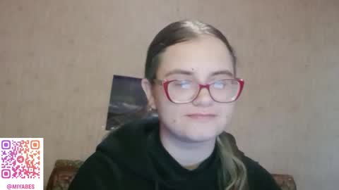 Snapshot of miyabe chatting on September 28, 5:46 am Milana online show from September 28, 5:46 am