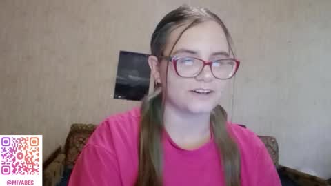 Snapshot of miyabe chatting on October 6, 11:29 am Milana online show from October 6, 11:29 am