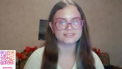 Snapshot of miyabe chatting on October 10, 1:43 pm Milana online show from October 10, 1:43 pm