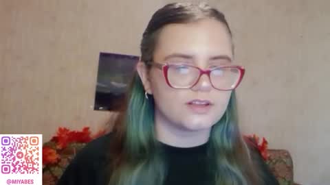 Snapshot of miyabe chatting on October 12, 7:29 am Milana online show from October 12, 7:29 am