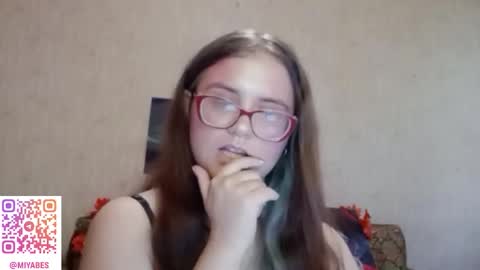 Snapshot of miyabe chatting on October 23, 9:19 am Milana online show from October 23, 9:19 am