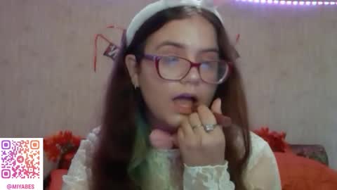 Snapshot of miyabe chatting on November 1, 7:32 am Milana online show from November 1, 7:32 am