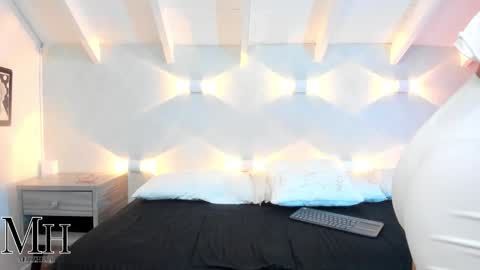 mizzhell_ online show from November 17, 12:44 pm