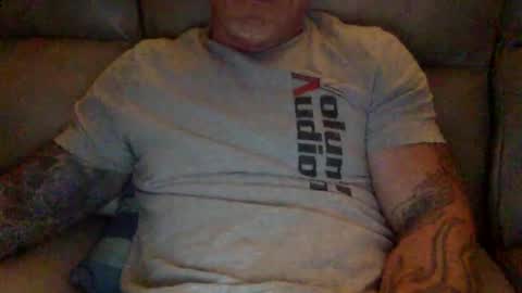 Snapshot of mjg175 chatting on December 21, 12:59 pm SexyRed online show from December 21, 12:59 pm