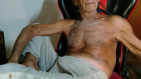 Snapshot of mjmadurengue chatting on May 5, 1:24 am Mario jose online show from May 5, 1:24 am