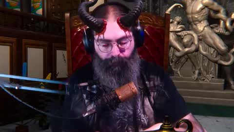 Snapshot of mjolnirinyou chatting on October 18, 7:25 pm Lois online show from October 18, 7:25 pm