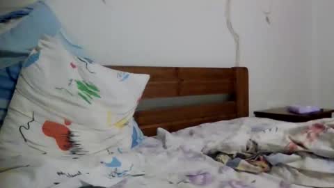 Snapshot of mmiltos chatting on October 17, 10:12 pm mmiltos online show from October 17, 10:12 pm