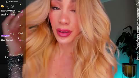 Snapshot of mmmayra_0x chatting on January 7, 12:03 am MAYRA online show from January 7, 12:03 am