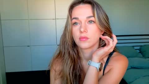 mmminnie online show from November 6, 1:34 pm