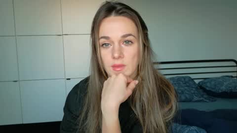 mmminnie online show from December 16, 1:49 pm