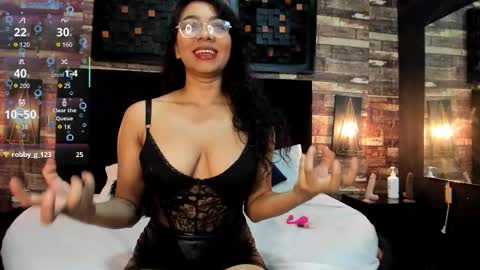 mochasins_ online show from November 27, 11:56 am