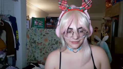 Snapshot of mochi_rainbow chatting on December 28, 11:37 pm The Mochi Rainbow Variety Show online show from December 28, 11:37 pm