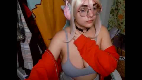 Snapshot of mochi_rainbow chatting on January 16, 6:16 pm The Mochi Rainbow Variety Show online show from January 16, 6:16 pm