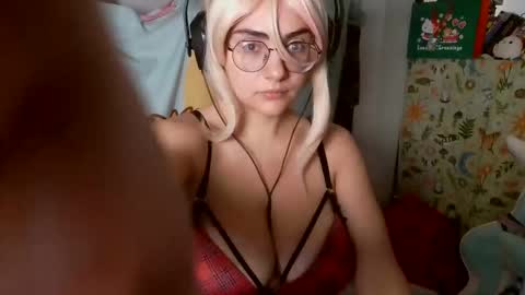 Snapshot of mochi_rainbow chatting on February 27, 6:09 pm The Mochi Rainbow Variety Show online show from February 27, 6:09 pm