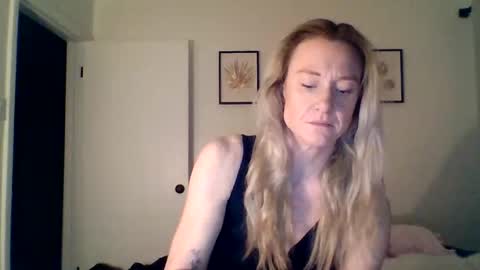 Snapshot of mockingbirds91 chatting on April 3, 3:15 am mockingbirds91 online show from April 3, 3:15 am