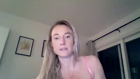 Snapshot of mockingbirds91 chatting on April 4, 2:43 am mockingbirds91 online show from April 4, 2:43 am