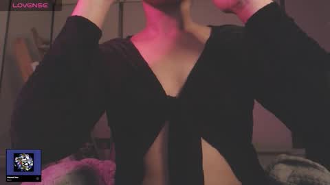 Snapshot of modjo_ chatting on March 1, 1:18 am Modjo online show from March 1, 1:18 am